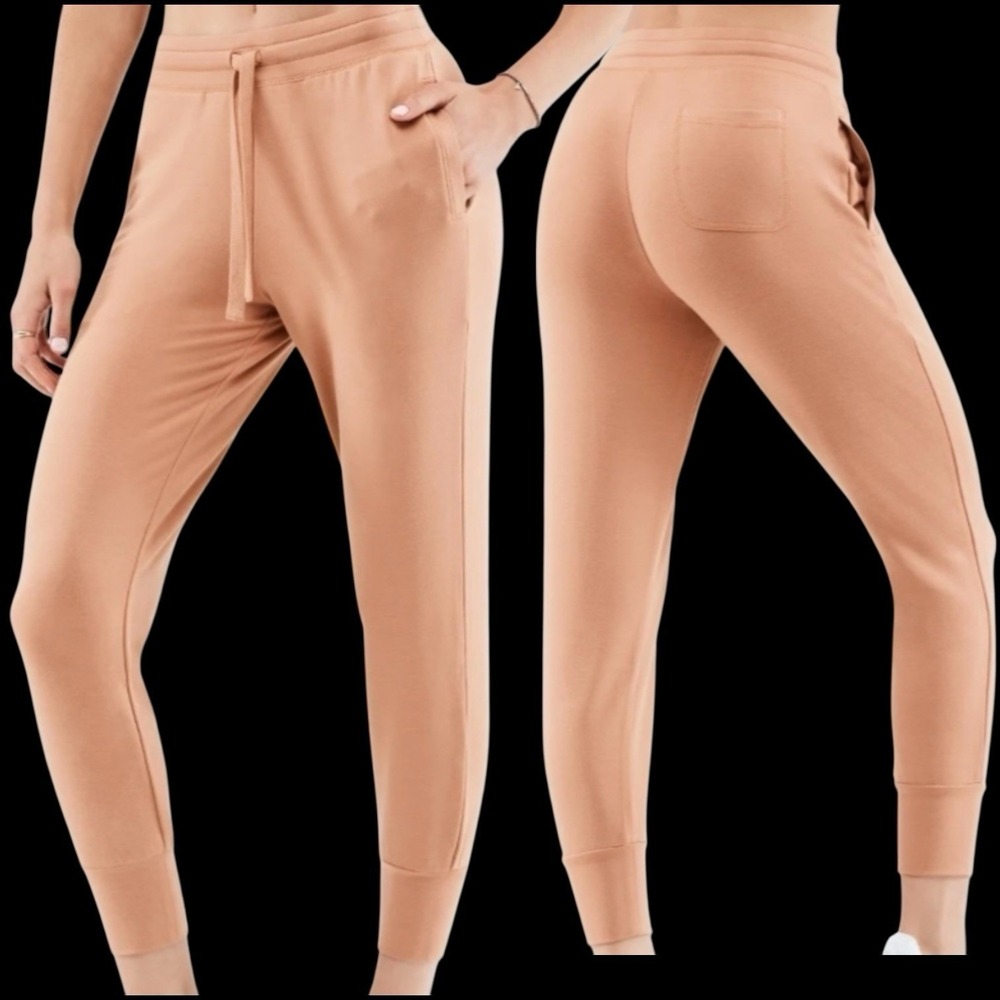Fabletics Luxe Terry Drifts cape Tan‎ Clay Peach Stretch Joggers  Size M #554
